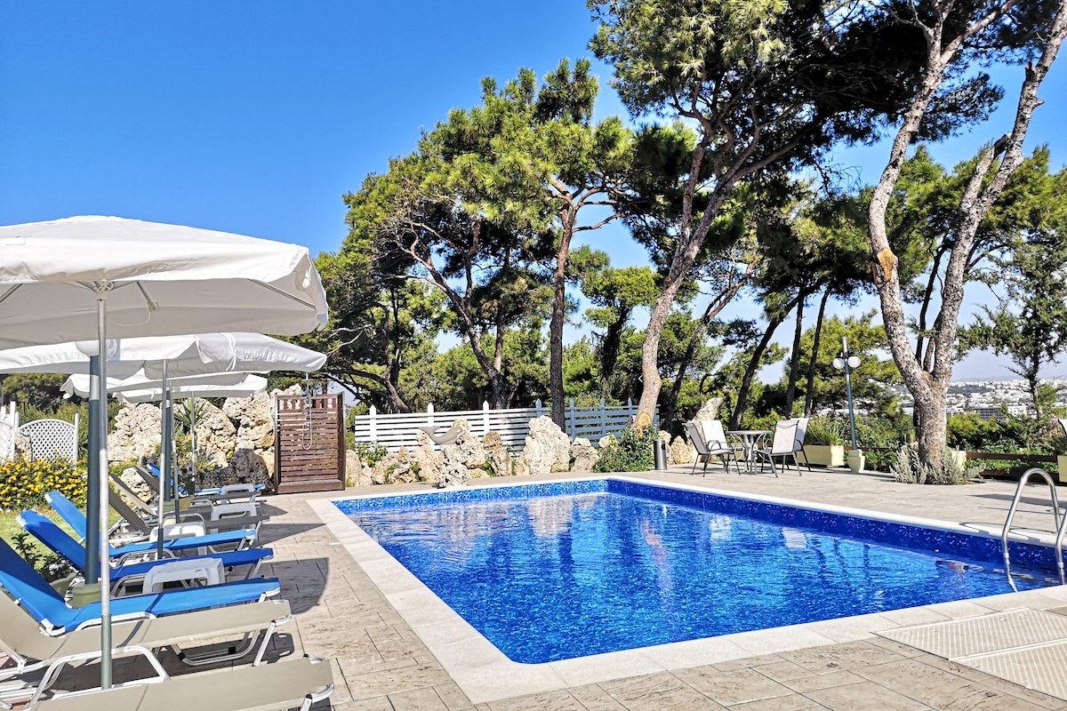 Louis Luxury Villa by living in blue gr gallery image 4