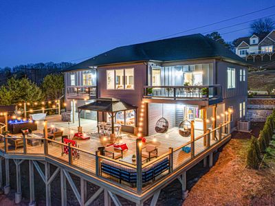 Million Dollar VIEWS Amenities & Entertainment