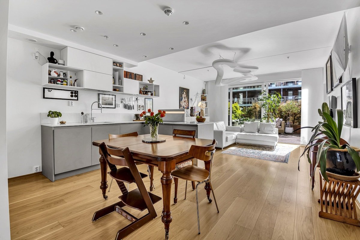 Beautiful and high standard 3BR flat at seaside gallery image 2