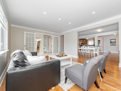 Upscale home near DT & Airport