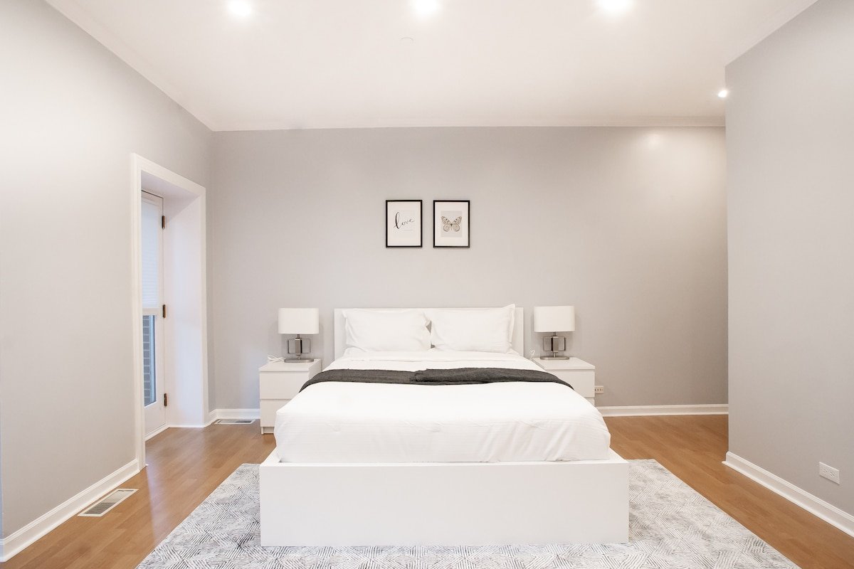 Gold Coast Home|Rooftop |PoolTable |Parking |Views gallery image 4