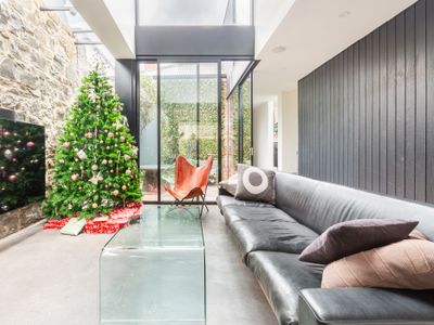 Luxury 4 Bedroom Family Home with Pool-Fitzroy