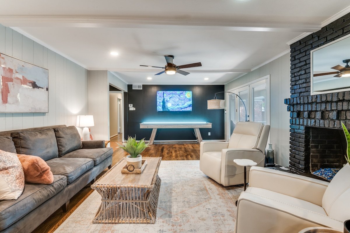 Heated Pool, Shuffleboard, Putting Green, GM RM! gallery image 2