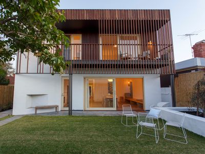 Family Oasis +sleeps 8+parking+stroll to Cafés