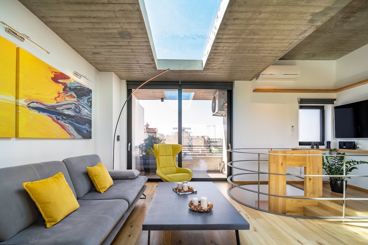 The HostMaster Persephone Skyline Pool Oasis gallery image 4