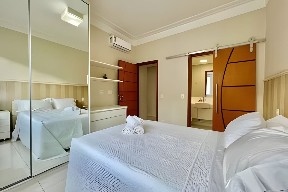 Comfort 1 block from the beach and square/ up to 6 gallery image 5