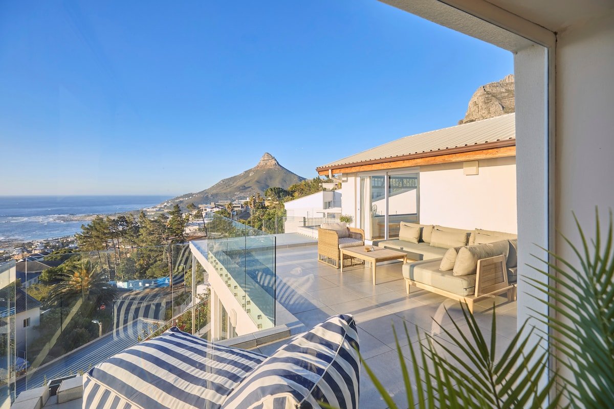 Mountain Oasis – Views, Pool, Hot Tub & Inverter gallery image 4