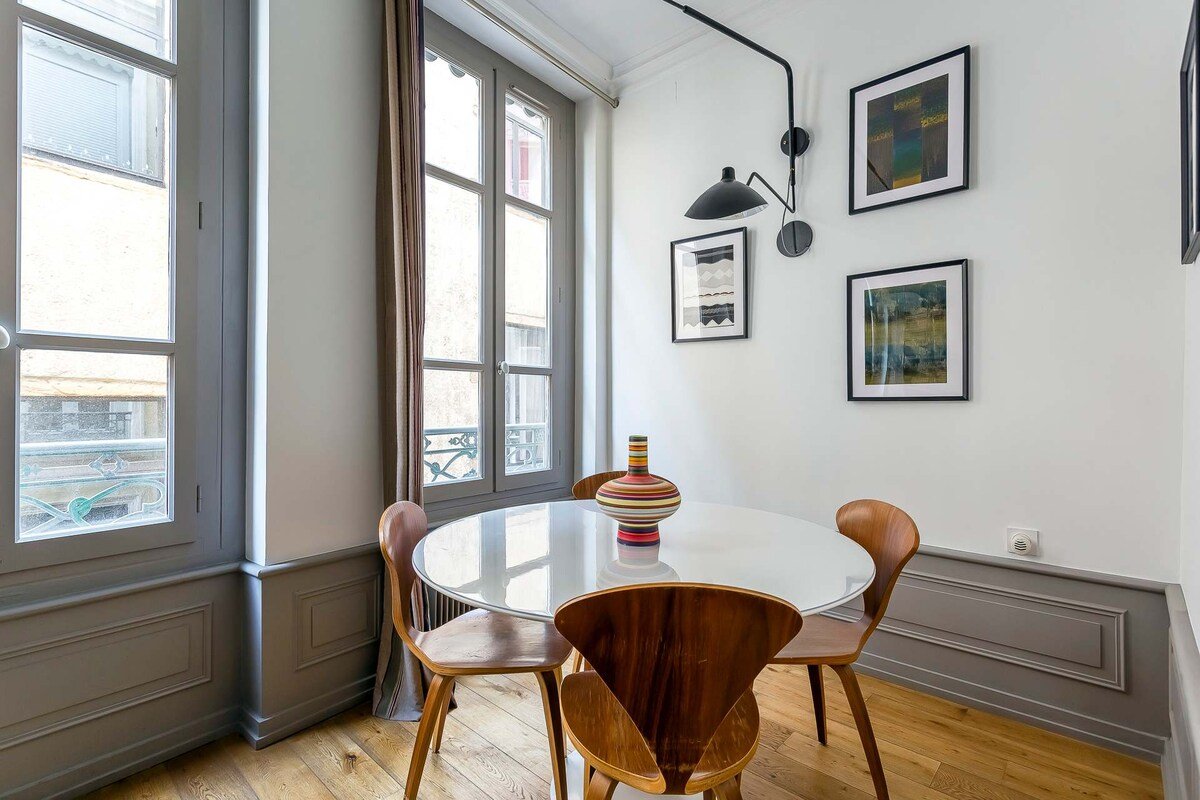 Curiosité – Furnished apartment – Downtown Lyon gallery image 4