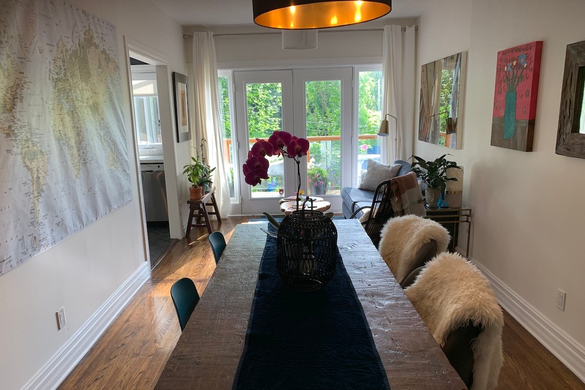 Upper Beach House Overlooking Park with Parking gallery image 5