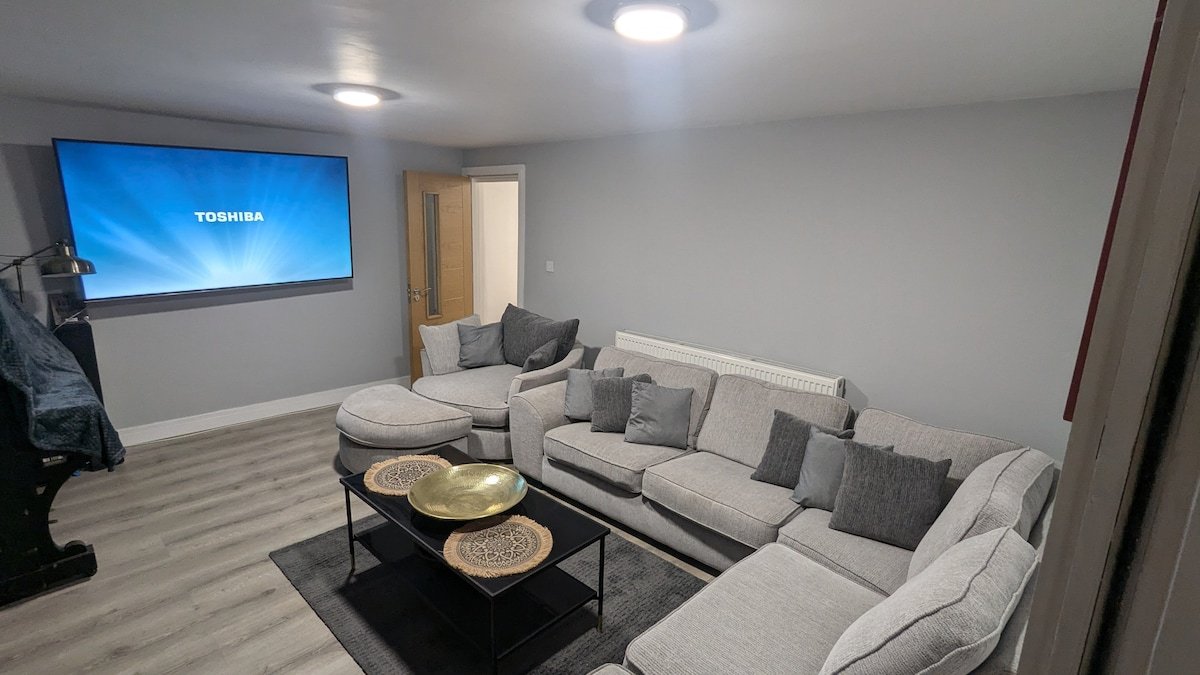 Spacious & Unique, Converted 1882 Gospel Hall gallery image 2