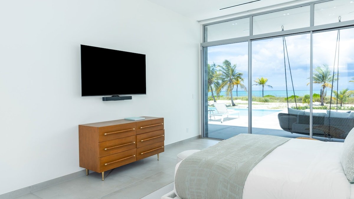 Bliss Villa Two – The Ultimate Grace Bay Living gallery image 2