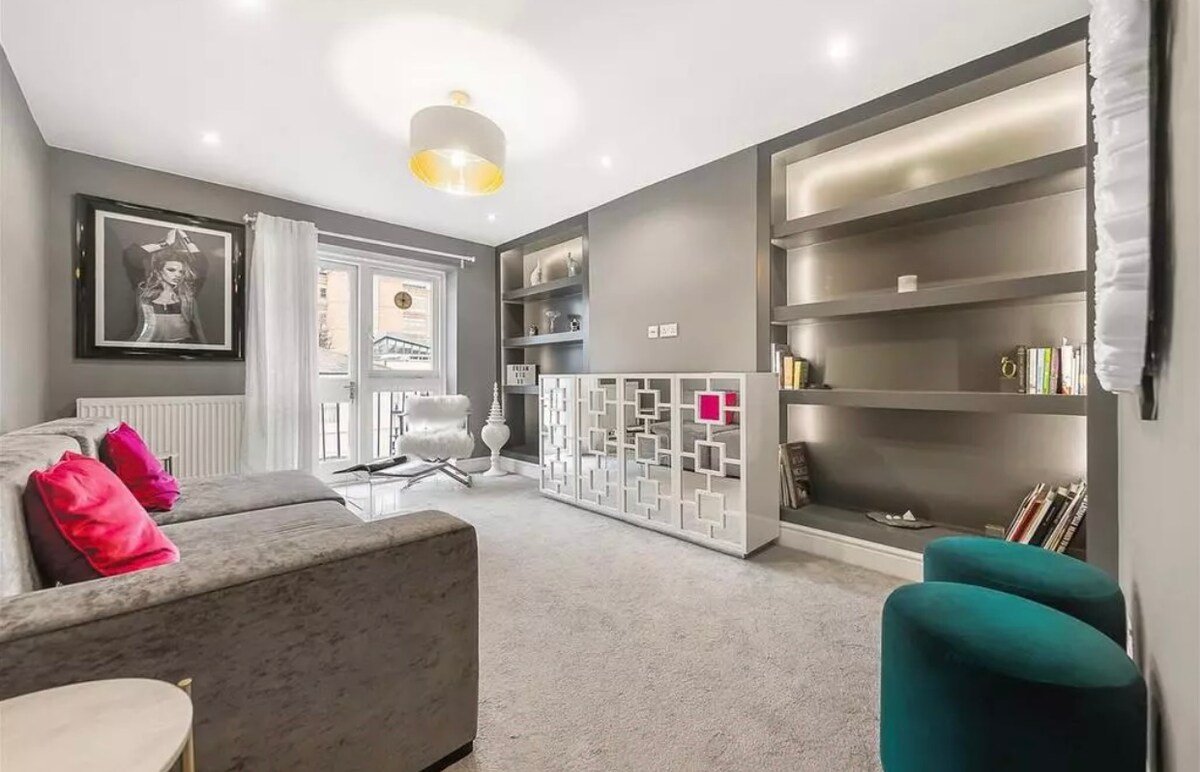 Best Location in London: 3-Bed Chelsea Home gallery image 4