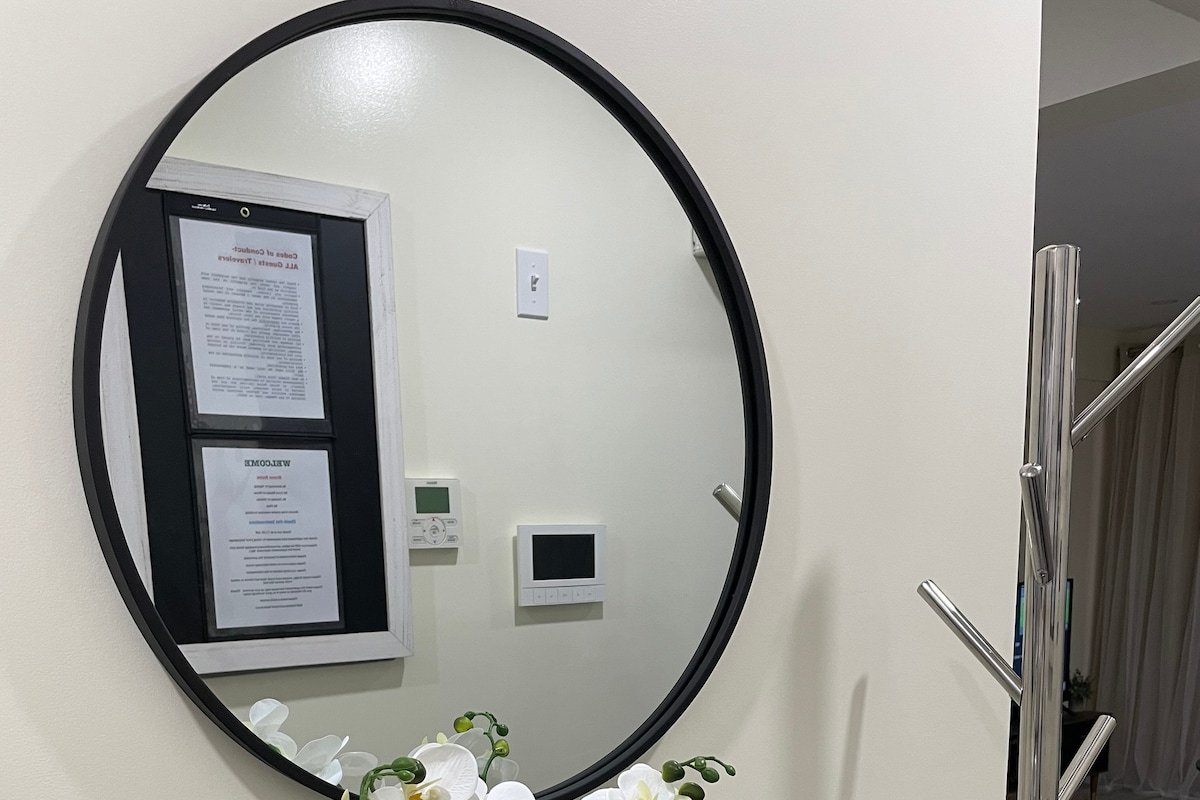 Chic Penthouse w/Terrace, Laundry,15mins to Midtwn gallery image 5