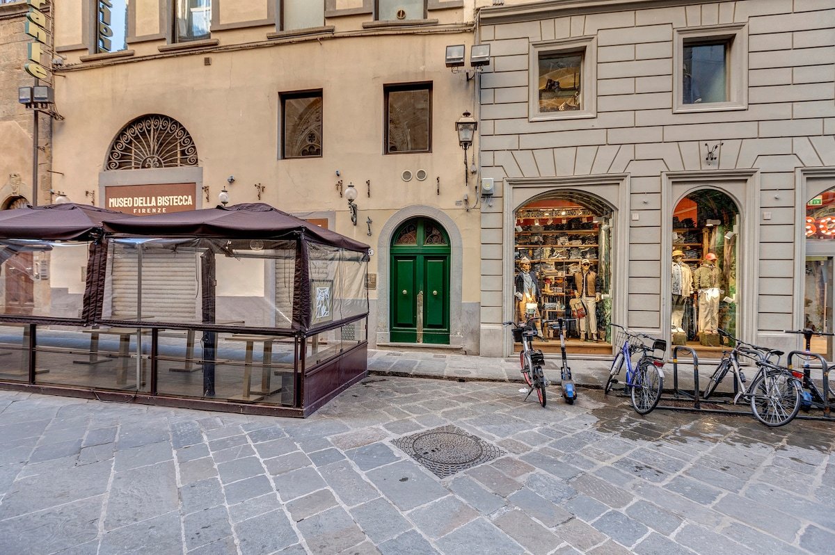 Penthouse in Great Location with View gallery image 5