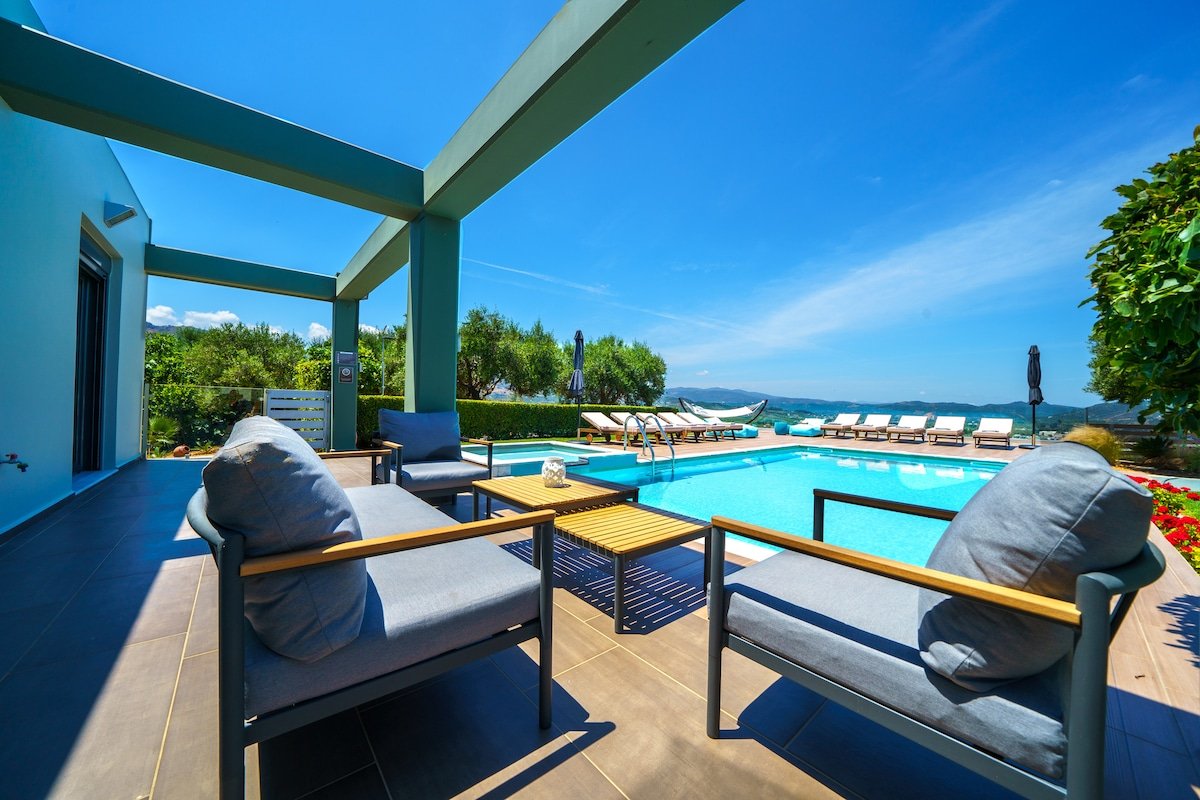 MythicOlive-Private Free Heated Pool-Amazing views gallery image 2