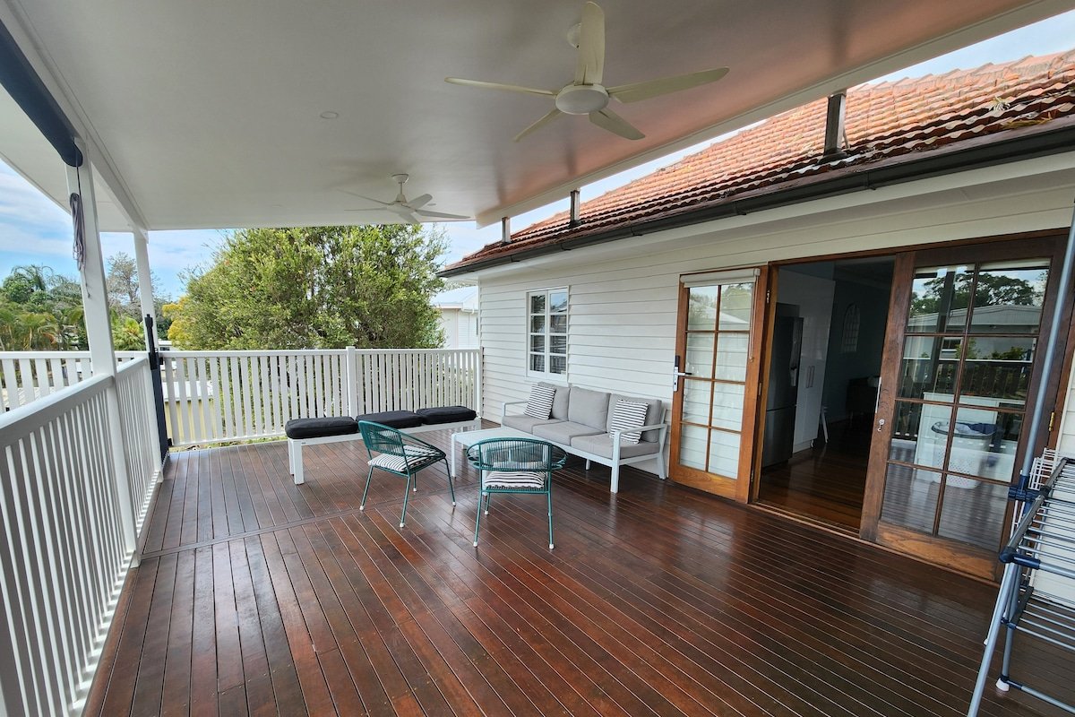 Private Home with 9.5m heated pool suburbanSTAY gallery image 3