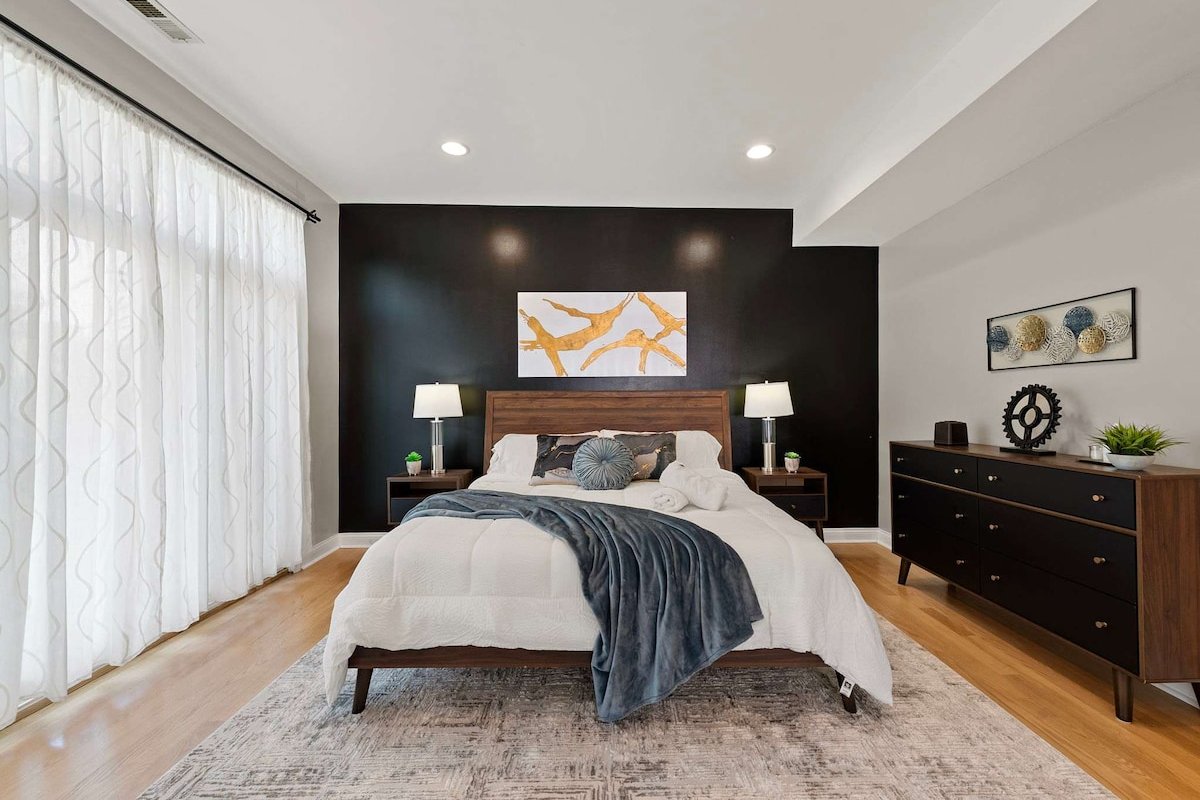 Spacious Luxury Retreat in Chicago gallery image 5