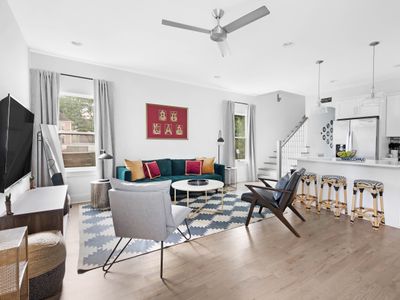 Chic Oasis 5 min to Broadway! No Bunks! 8 Q/K Beds