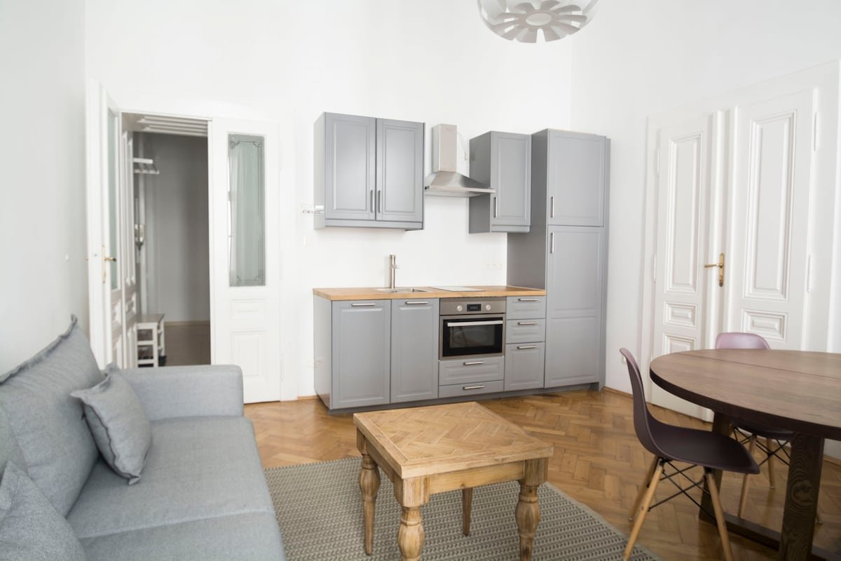 Fabulous City Center Apartment – Apt 23 gallery image 4