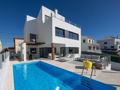 Silver Coast Lux3bd,5ba, pool,beach,golf,surf,wifi