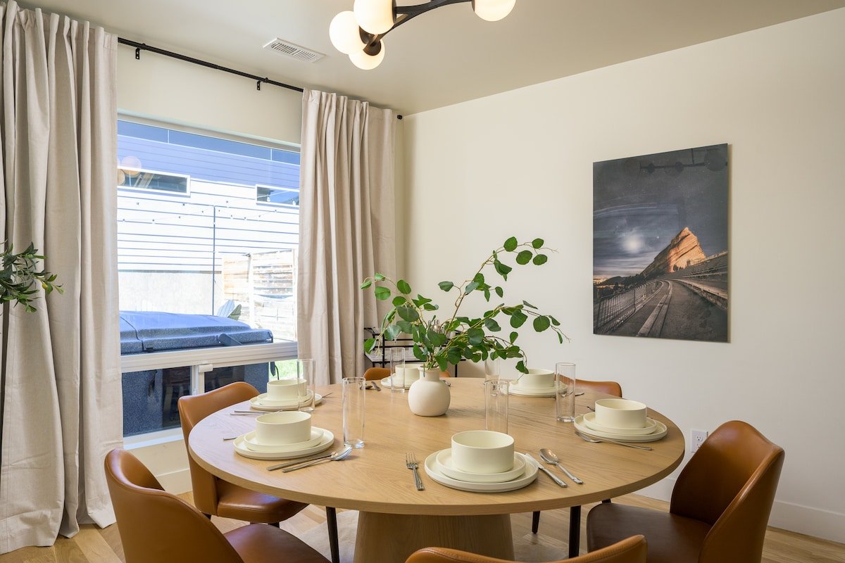 Elevation Haus LoHi | City Views + Hot Tub gallery image 3