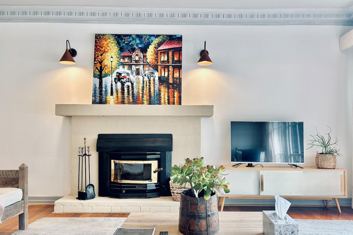 Secluded Villa with Lush Gardens, Spa & Fireplace gallery image 3