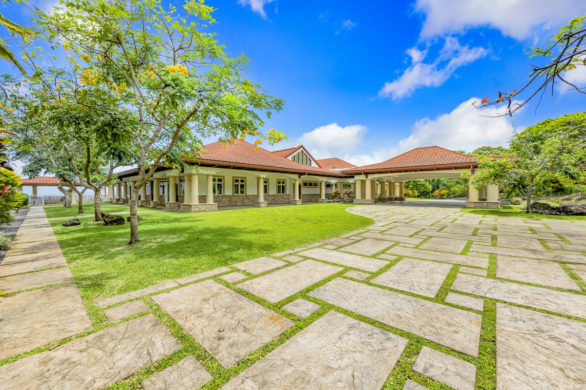 Luxury Kona Mansion: Infinity Pool & Epic Views