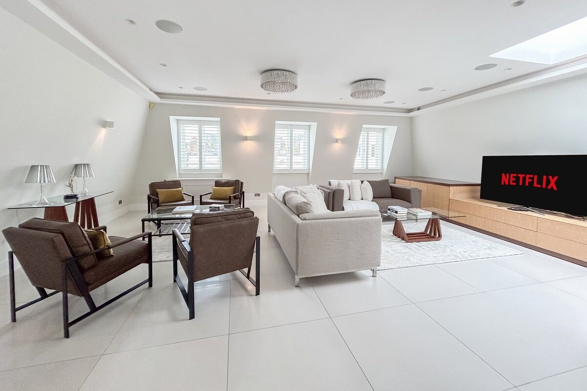 £4.5m Elegant Penthouse Apartment in Prime London gallery image 5