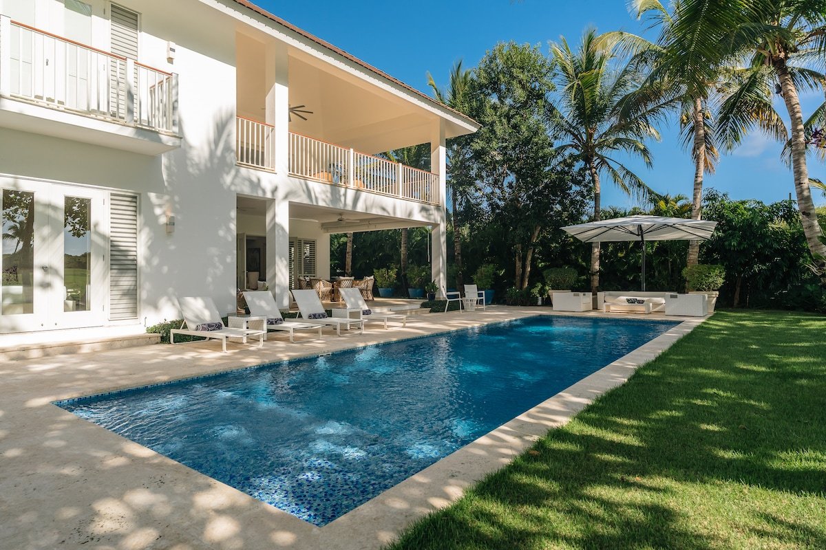 Lovely Villa with Live in Staff