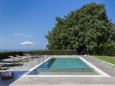 Villa Mia. Heated pool. Pickleball court. Center8′