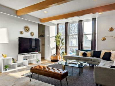 Huge Home with King Beds in Prime Spot with Views!