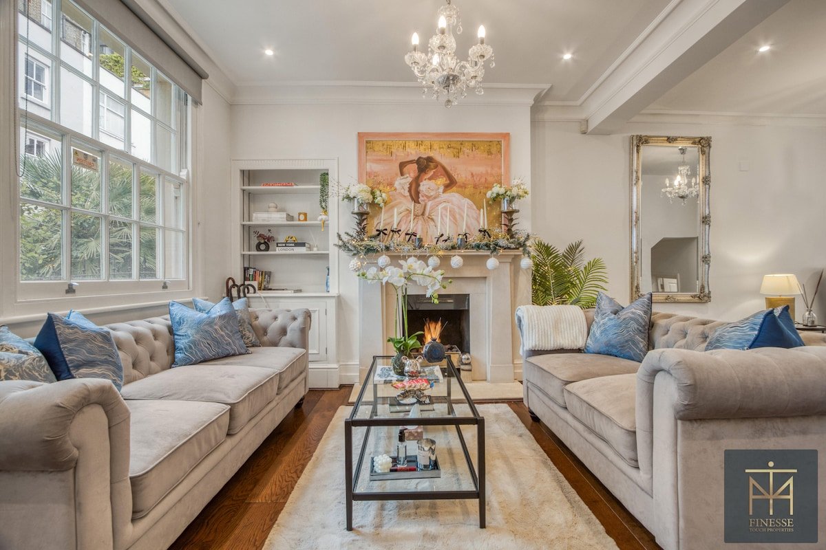 Elegant Knightsbridge Townhouse | 3BD 3BA | Patio gallery image 3