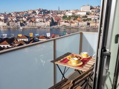 Magnificent River View – 3BR Porto Apartment