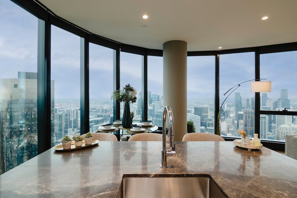 Luxury Apartment in Australia’s Tallest Building gallery image 5