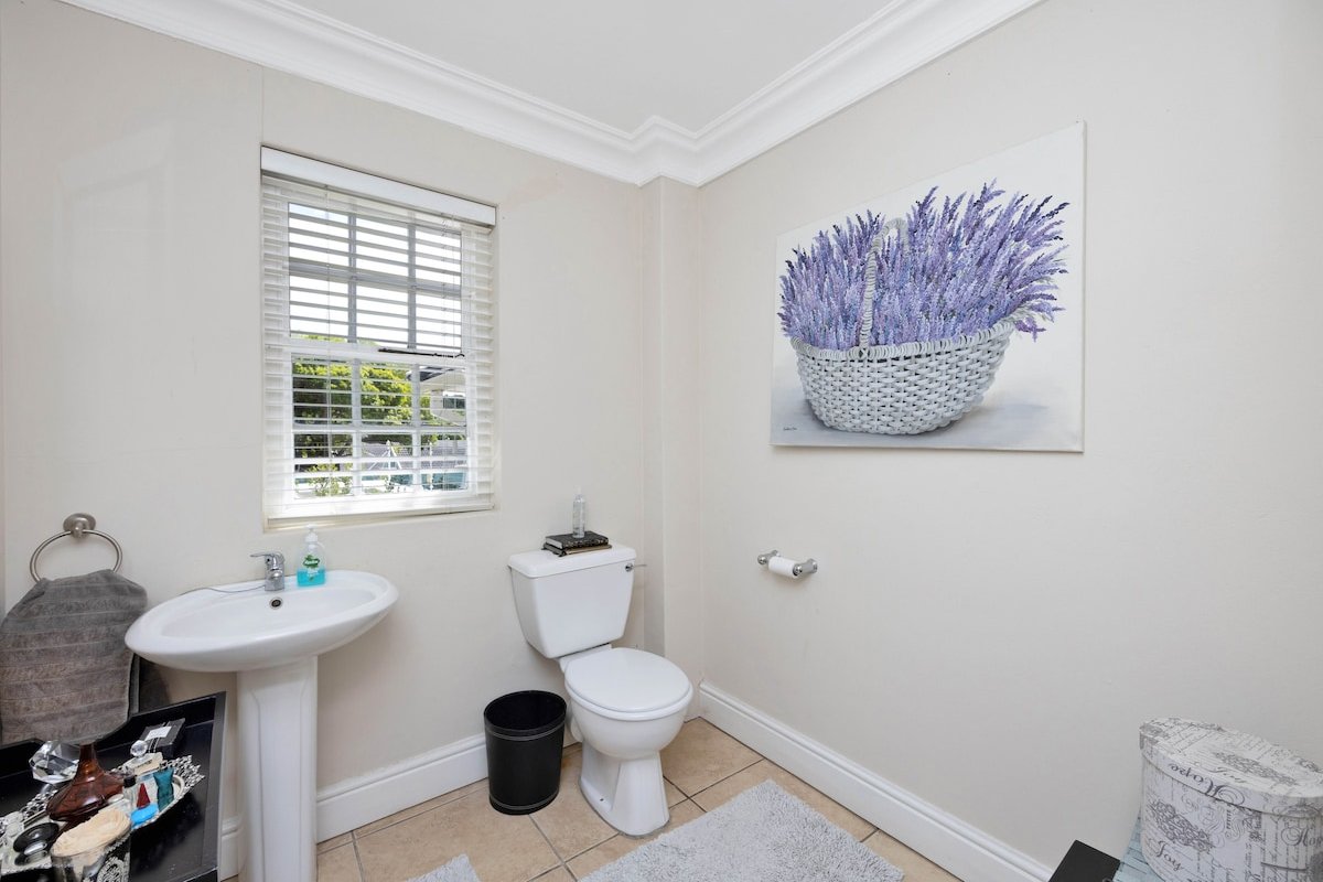 Captivating Constantia Home – Cape Luxury Stay gallery image 5