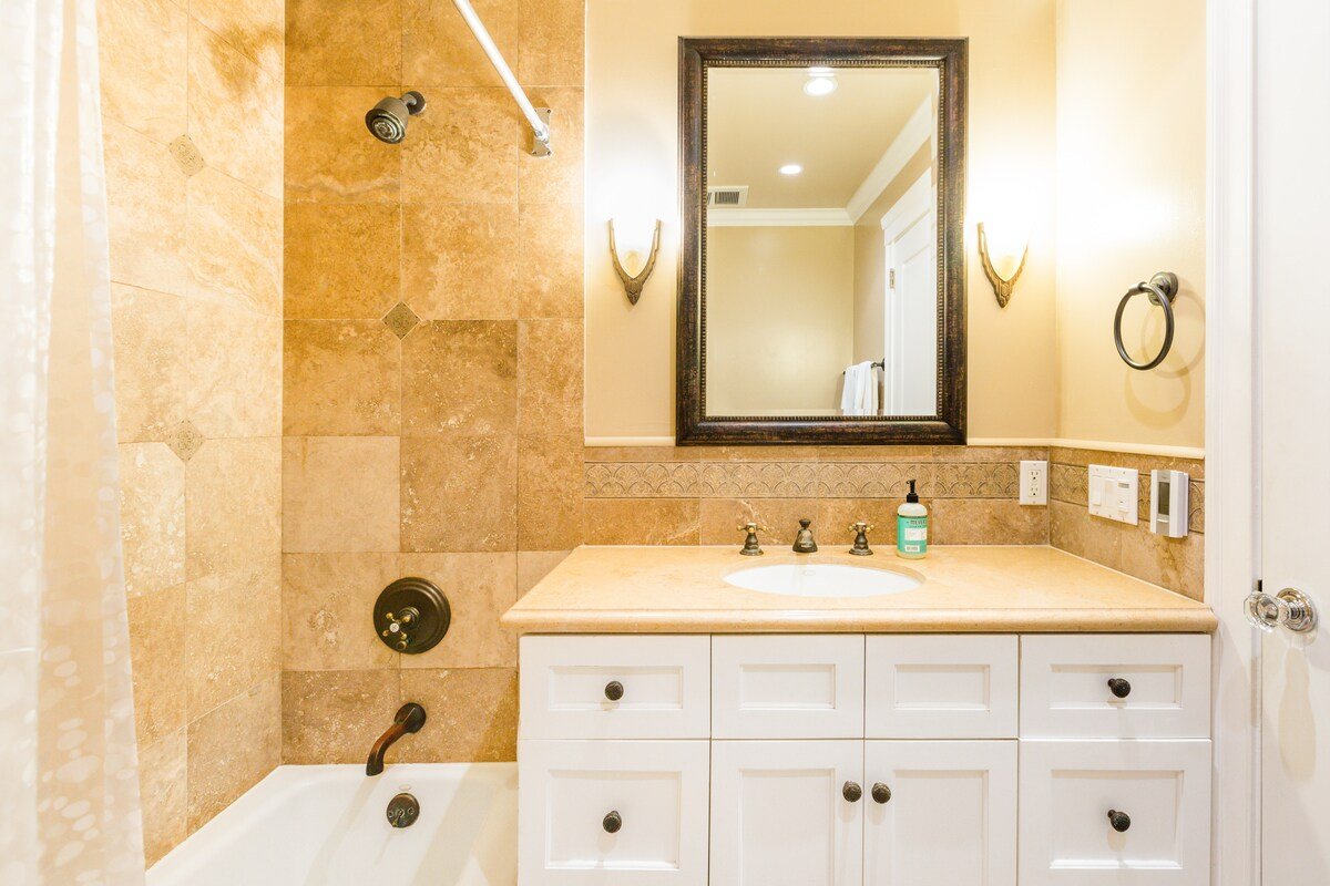 Elegant, Spacious Marina Home Parking By Golden Gate Bridge gallery image 4