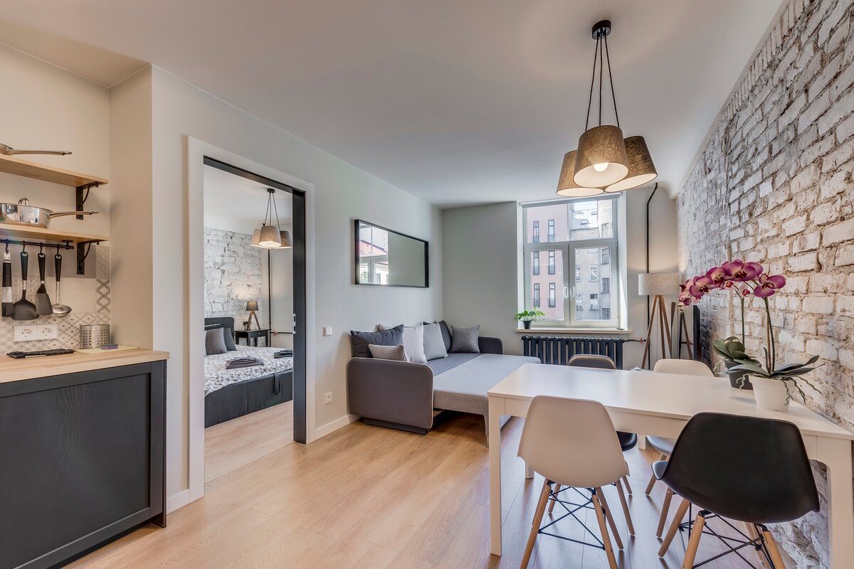 Rare in the heart of Old Town – BLACK & WHITE gallery image 5