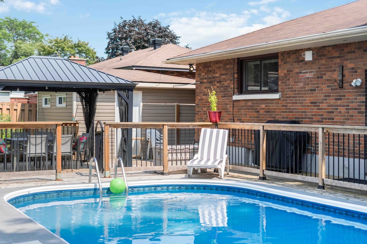 Artistic & Trendy 4 Bedroom Home gallery image 5