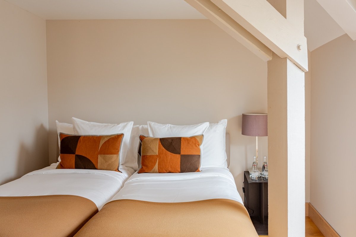 4 Bedroom Apartment Partial Eiffel Tower View gallery image 3