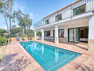 Villa con piscina privada a 600mts. de la Playa