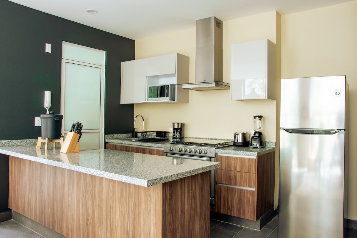 3BR Beautiful Apartment with Great Light gallery image 5