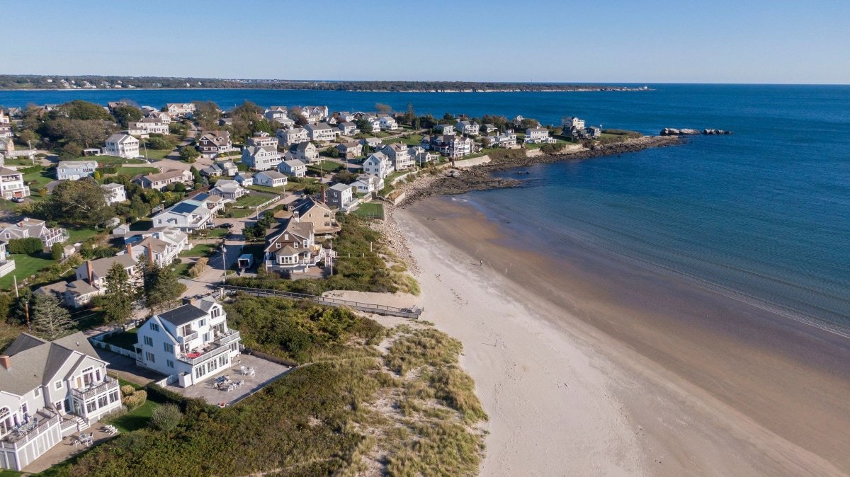 Seascape: Waterfront Beach Home gallery image 3