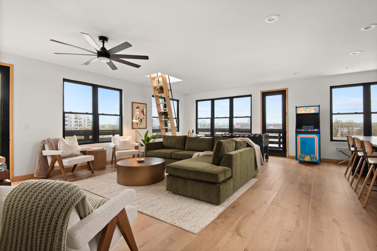 Karaoke Dreams | Entire Building | 2 Mi to BRDWY