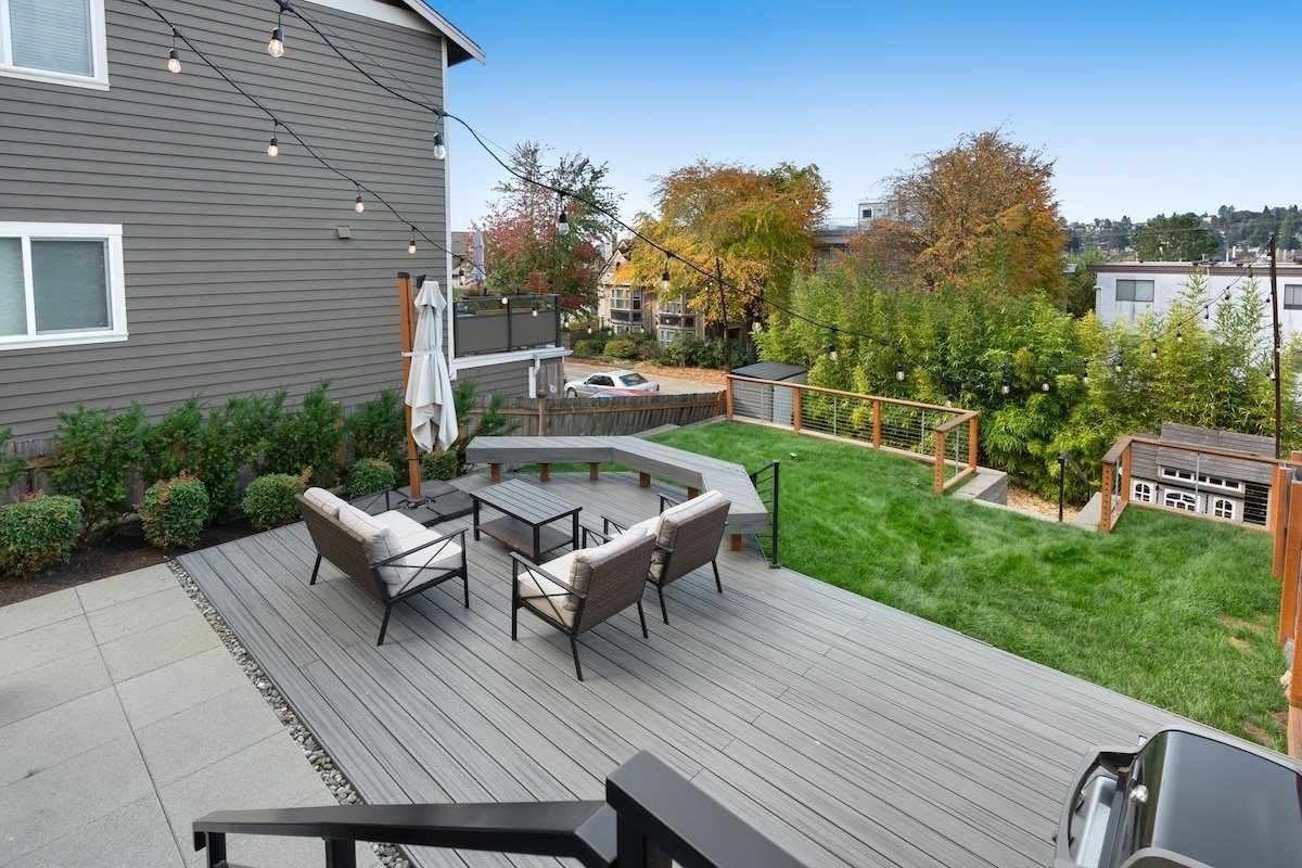 4 BR Luxury Craftsmen | Queen Anne | Family/Pet+ gallery image 5