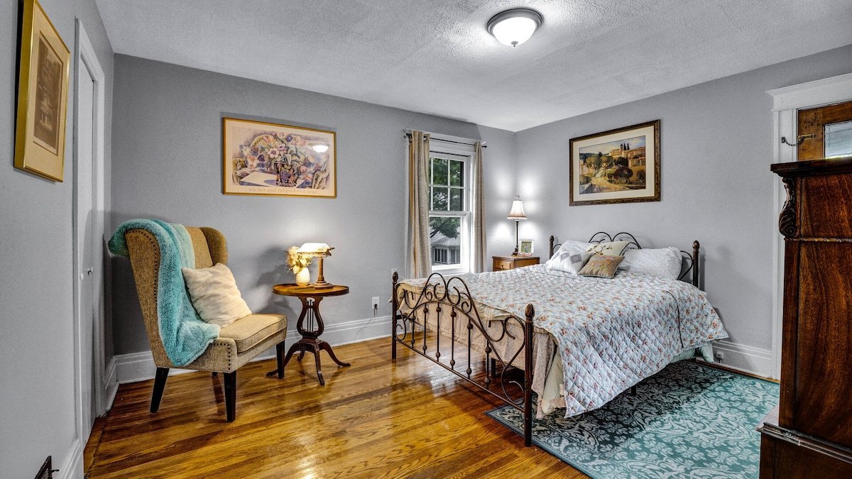 Live in elegance in this beautiful 5 bedroom home gallery image 5