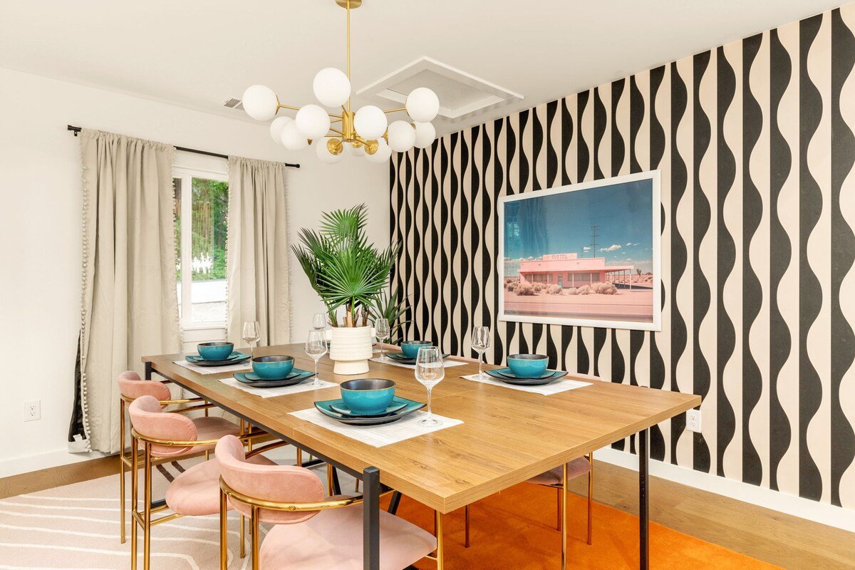 TX Twoplex—sleeps 14—pools, firepits, fun! gallery image 4