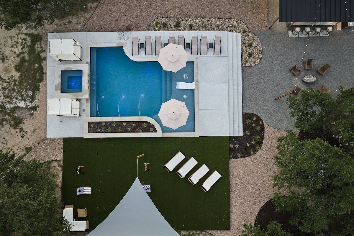 The Willie House by Lux Tiny Resorts gallery image 3