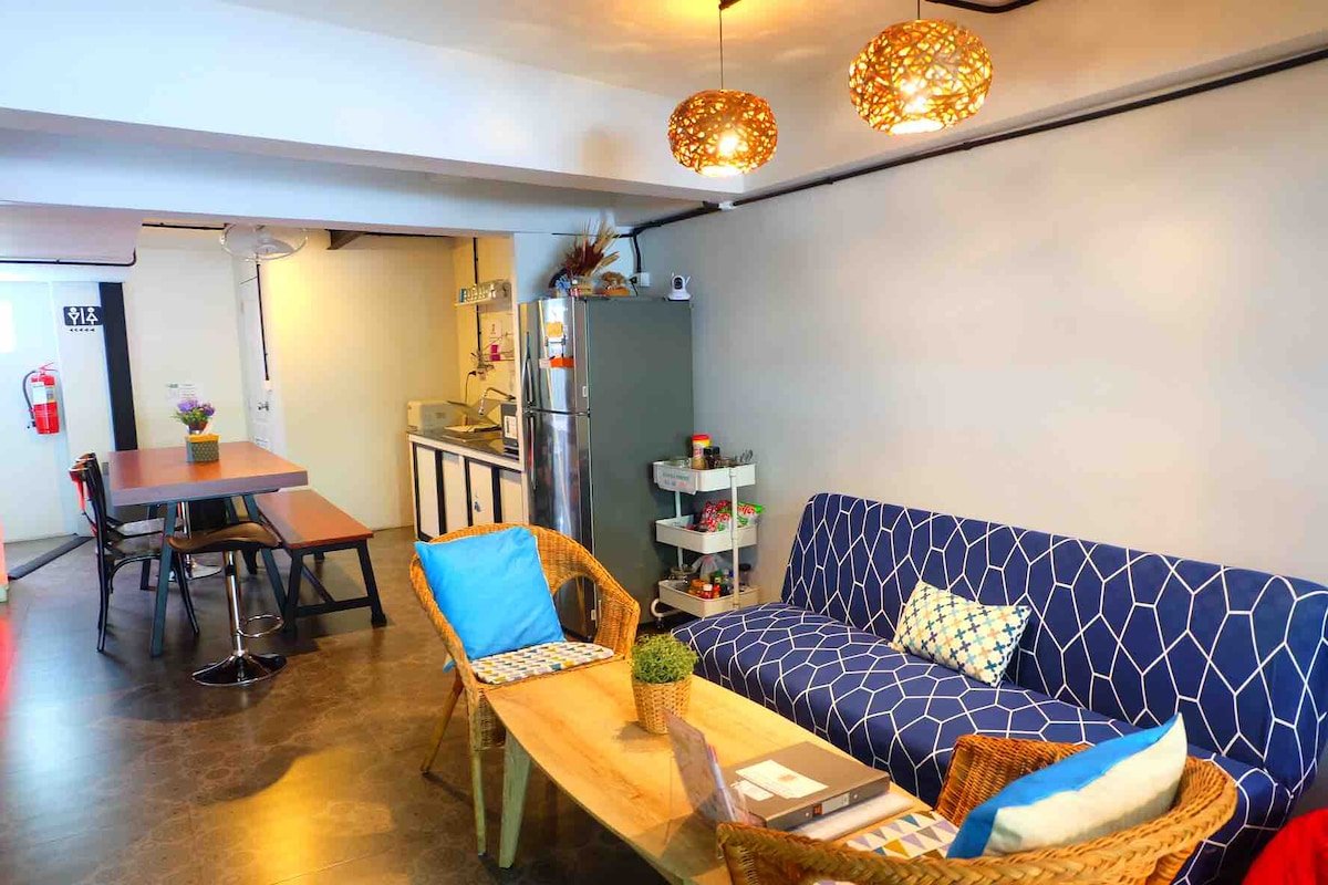 Private Whole House- for Big Group next to MRT! gallery image 5