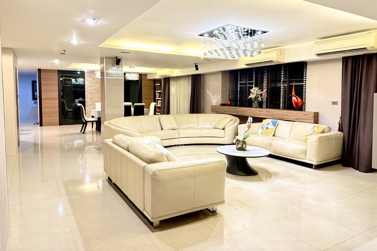 Spacious 5-BR 6-Bath Home by BTS On Nut, Sukhumvit gallery image 2
