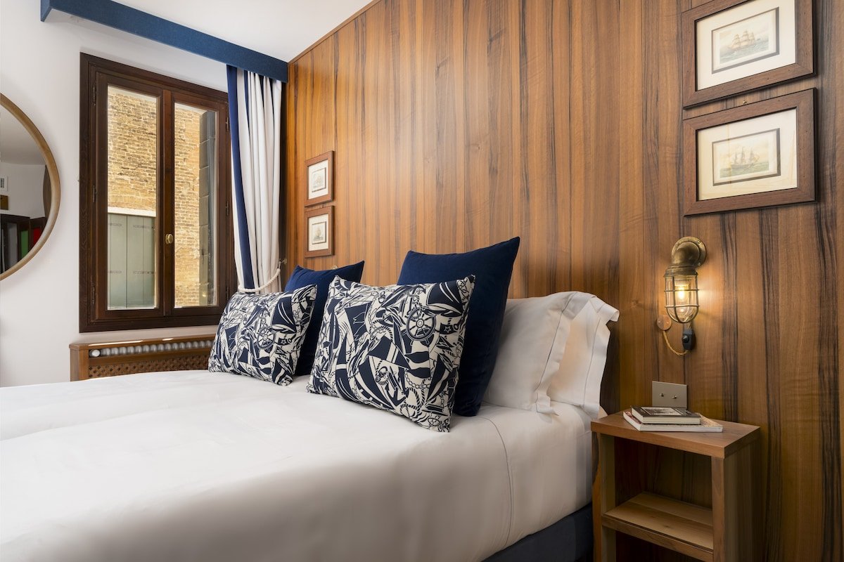 The Yacht House Canal View gallery image 5